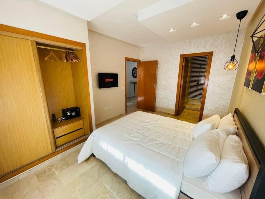 A 2 Minutes De Casa Finance City, Avec 2 * Casa Blanca