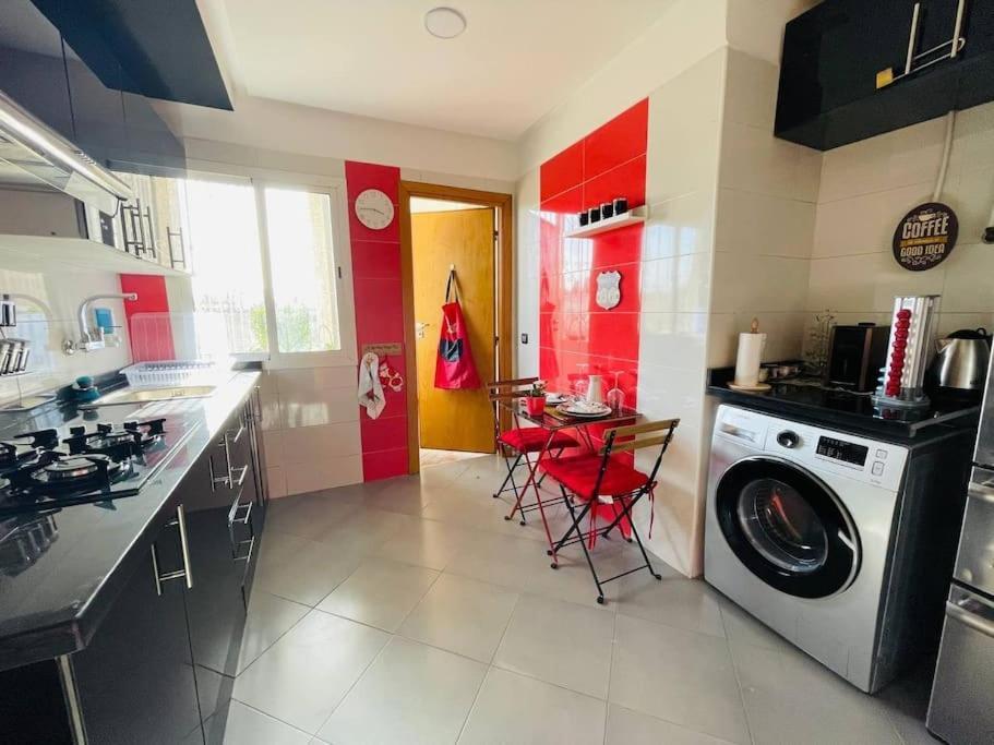 A 2 Minutes De Casa Finance City, Avec 2 Casa Blanca