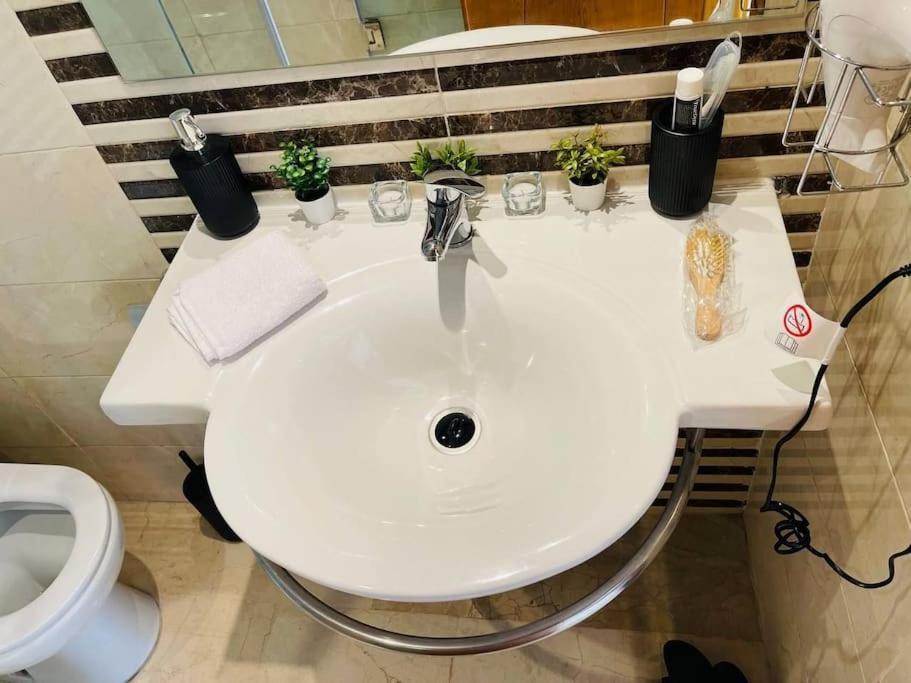 A 2 Minutes De Casa Finance City, Avec 2 *